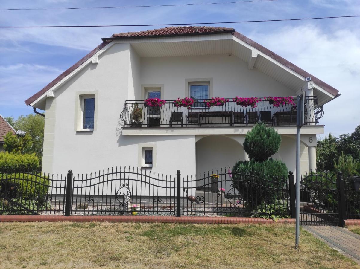 Pokoje Goscinne Cuma Łeba Buitenkant foto